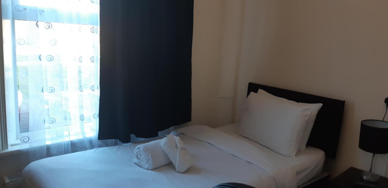 คาร์เมล เซอร์วิส รูม Hotel เซาธ์แธมป์ตัน ห้อง รูปภาพ